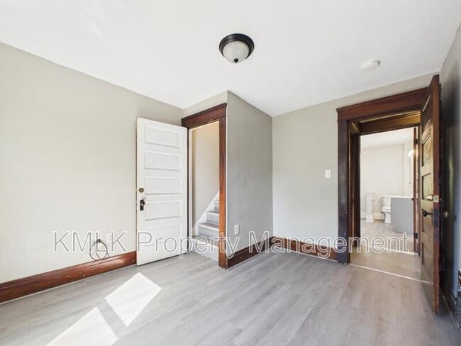 Building Photo - 701 Kling St