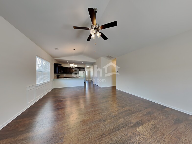 Building Photo - 553 Friar Park Ln