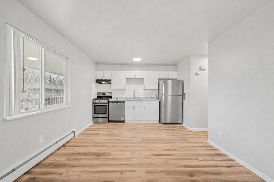 Building Photo - 319 E Brookside St