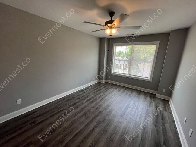 Building Photo - 5322 Roosevelt Rd