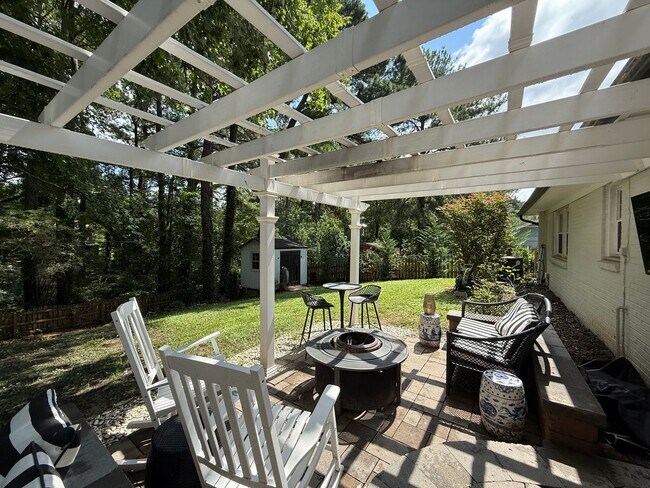 Building Photo - Stunning 3BD, 2BA Raleigh Home with a Fenc...