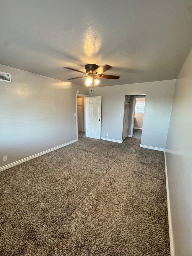 Building Photo - Spacious 2-Bedroom, 2-Bath Apartment for R...