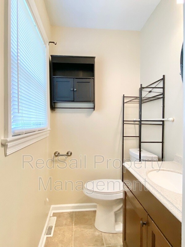 Building Photo - 729 Milton Dr