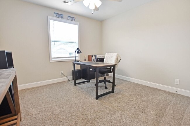 Building Photo - Pet Friendly Three Bedroom!