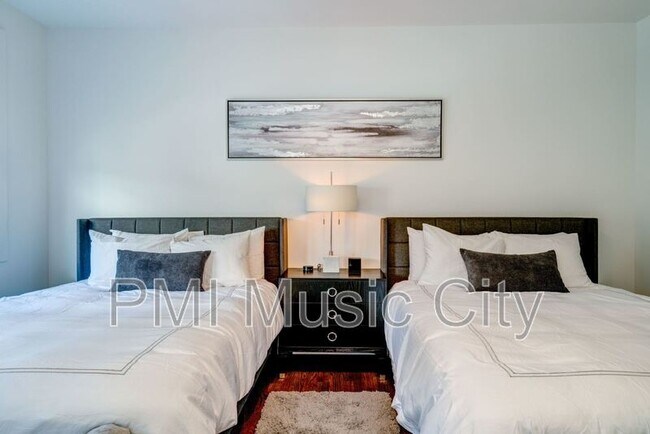 Building Photo - 938 Southside Pl