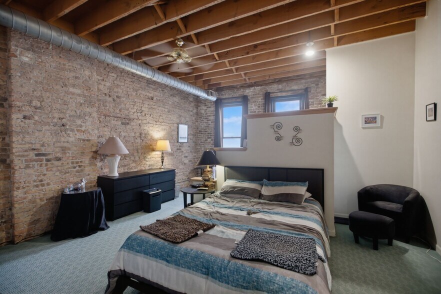 Building Photo - 660 W Grand Ave