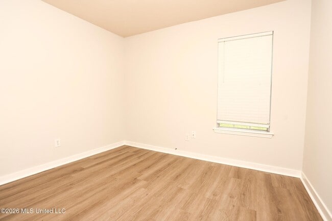 Building Photo - 1123 Bullrun Dr