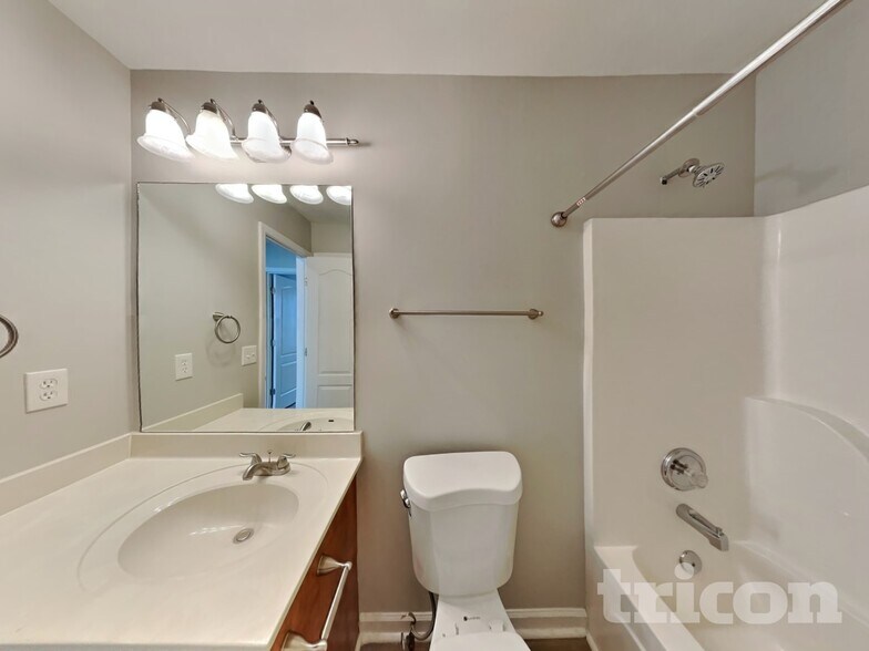 Building Photo - 401 Parrish Hill