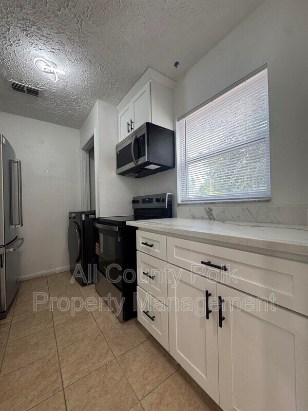 Building Photo - 3020 Galaxy Ln