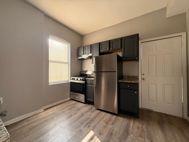 Building Photo - 7314 S Kenwood Ave