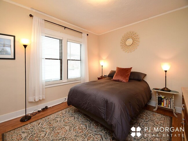 Building Photo - 5022I