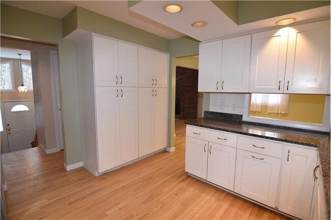 Building Photo - 19 Rustic Dr