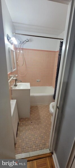 Building Photo - 307 E Clarkson Ave