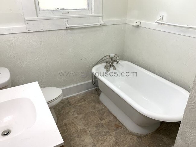 Building Photo - 1785 Steiner Ave SW