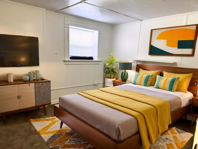 67b4e1ab7e7d60.47817776428 - Bedroom - Mid-Century Modern - 2 - 1458 N Gaylord St