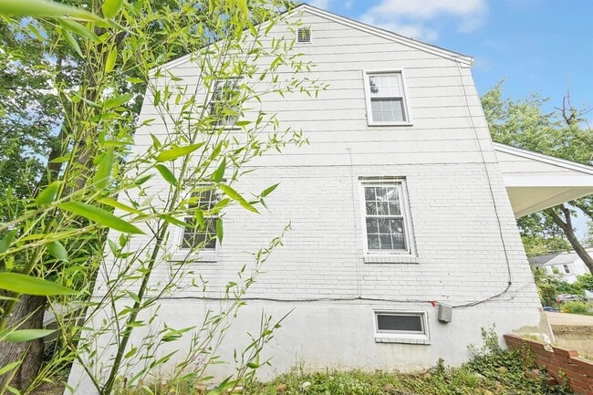 Building Photo - 2707 Jefferson Dr