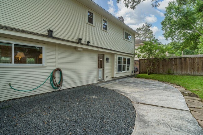 Building Photo - 751 Bison Dr