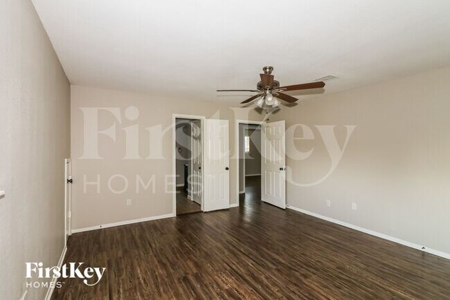 Building Photo - 2703 Shady Bayou Ln