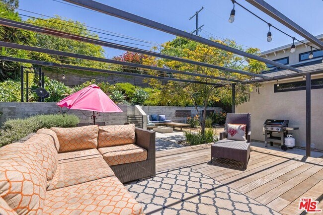 Building Photo - 6052 W 76th St