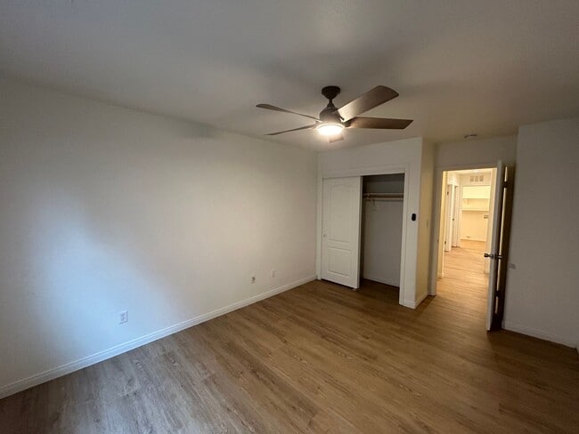 Building Photo - Large 5 Bedroom/2 Bathroom NW Bakersfield ...