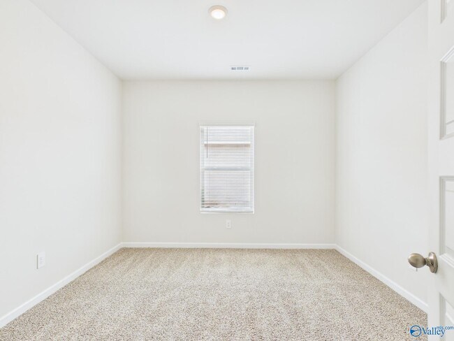 Building Photo - 121 Betty Williams Dr