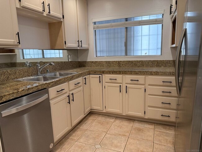 Building Photo - 2520 Clairemont Dr