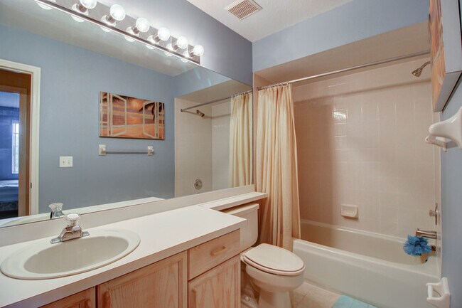 Building Photo - 2610 18th Ave S