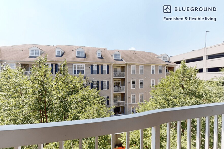 Building Photo - 2350 26th Ct S