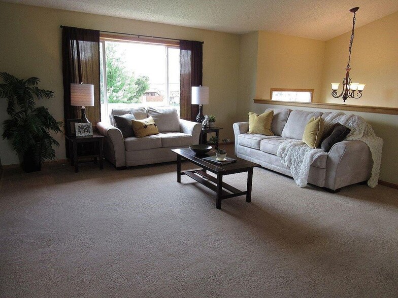 Building Photo - 4184 Jansen Ave NE