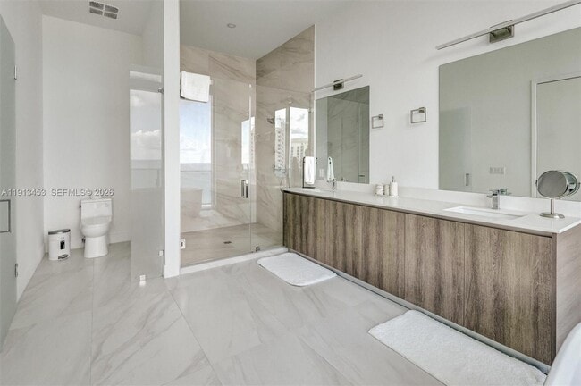 Building Photo - 17550 Collins Ave