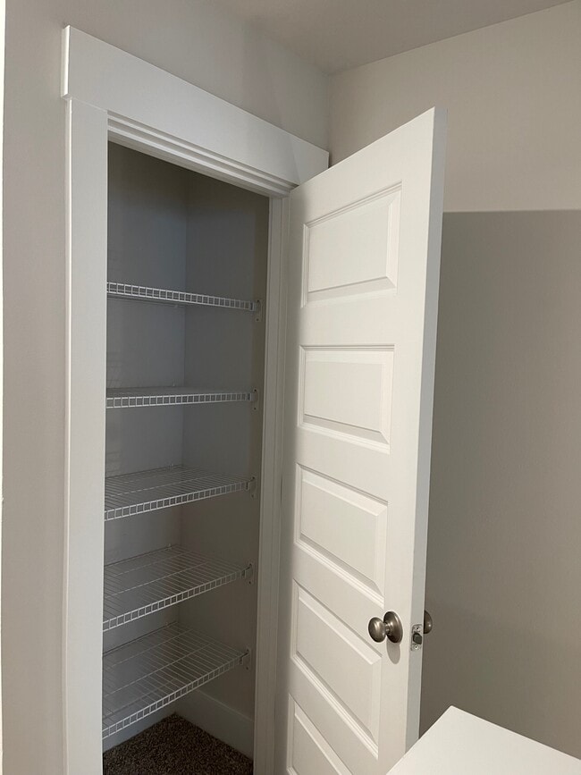 Building Photo - 1630 Iroquois Ct