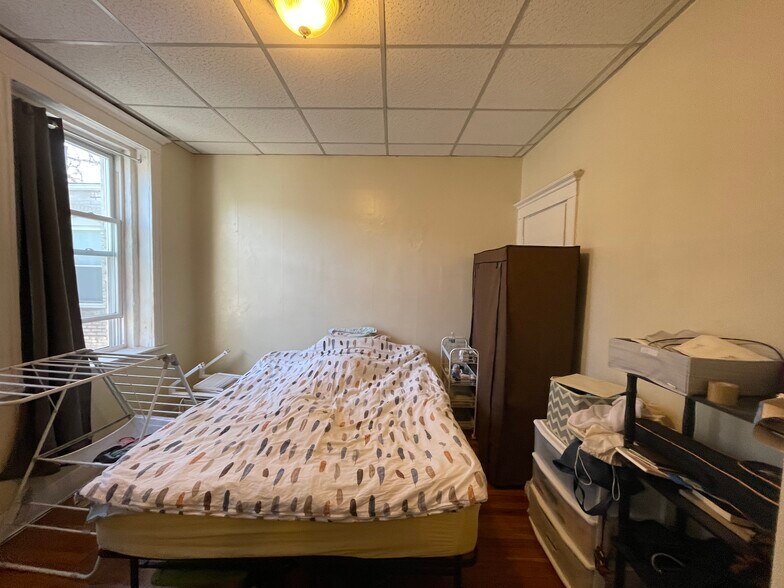 Building Photo - 213 Kelton St