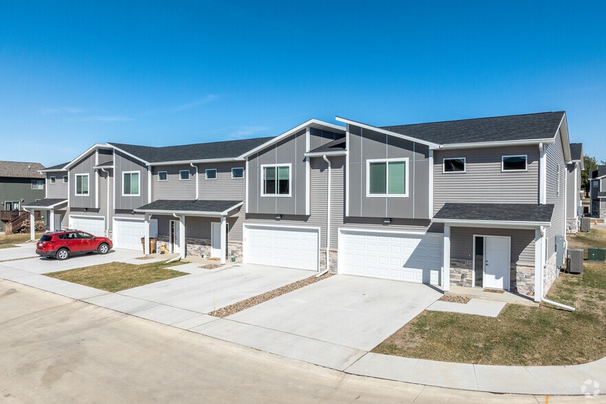 Building Photo - James Point Luxury Townhomes