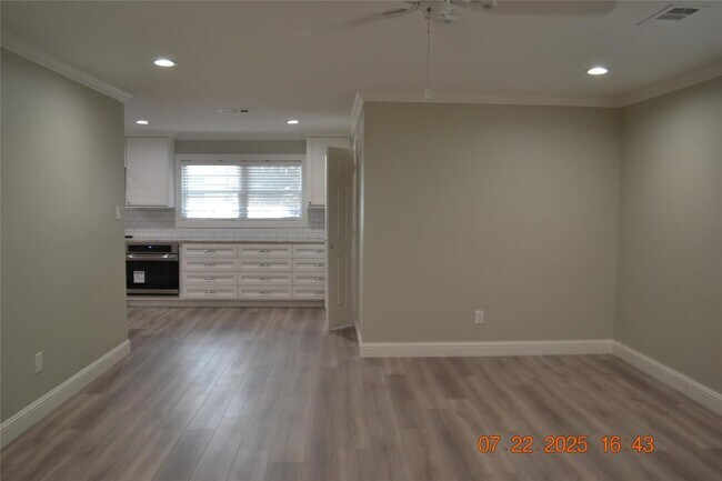 Building Photo - 14923 Perthshire Rd