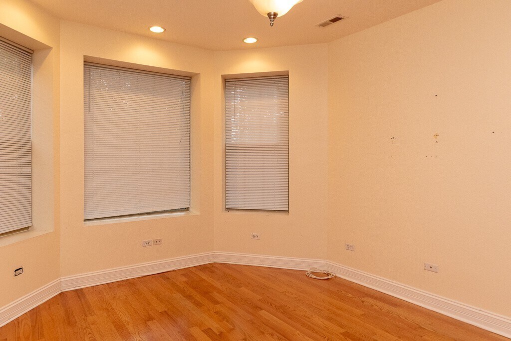 Building Photo - 2537 N Kildare Ave