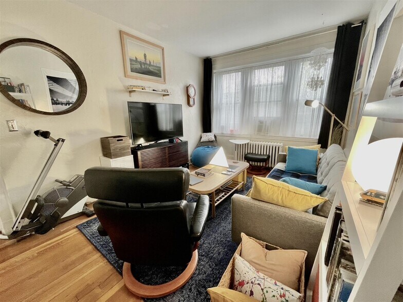 Building Photo - 71 Martin St