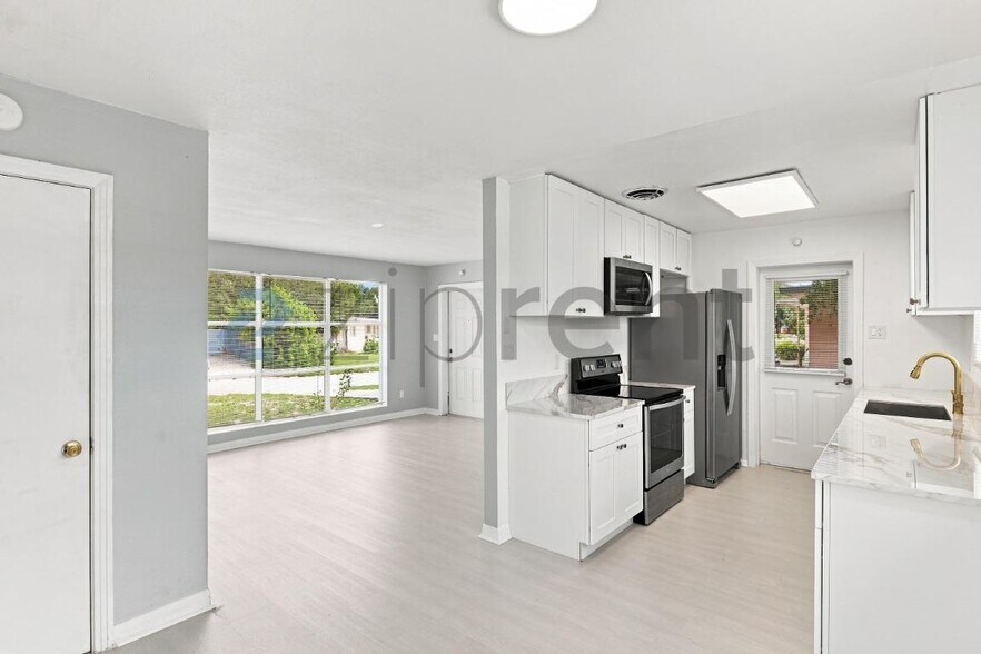 Building Photo - Unit
