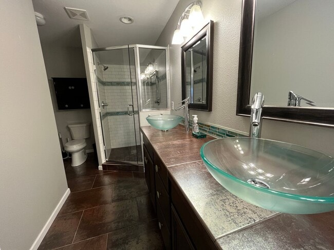 Building Photo - Fantastic Townhome in Loveland
