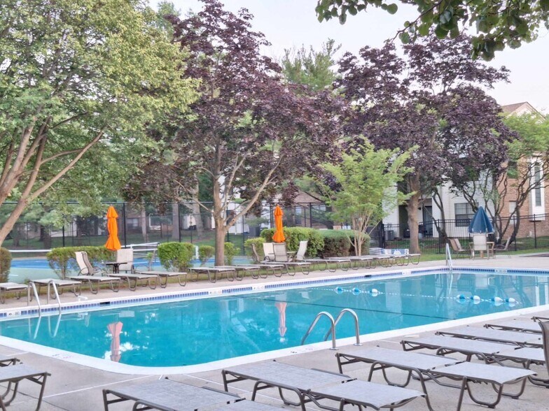 Building Photo - 2013 Bayhead Dr