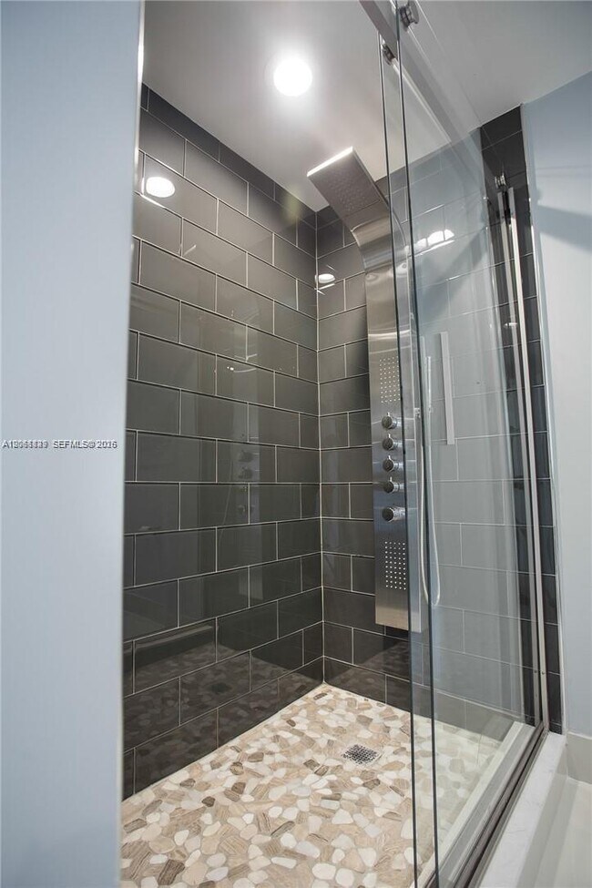 Building Photo - 20191 E Country Club Dr