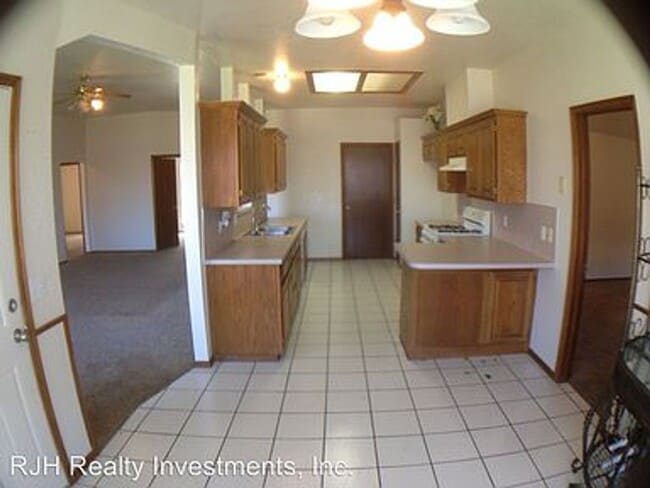 Building Photo - 621 Gyrfalcon Dr