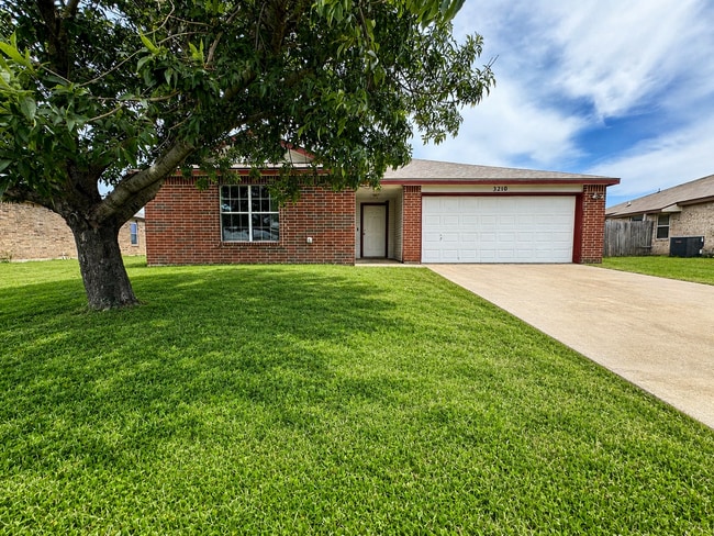 Building Photo - 3210 Viewcrest Dr