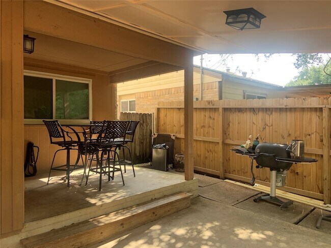 Building Photo - 16618 Oxnard Ln