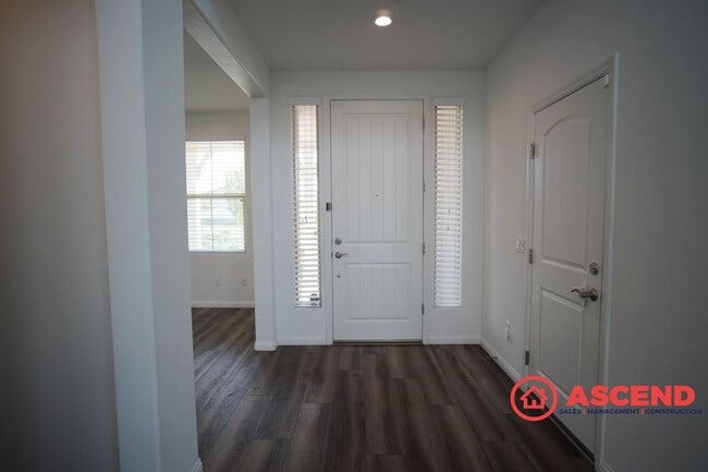 Building Photo - Beautiful 4-Bedroom Located In Highgate Community!