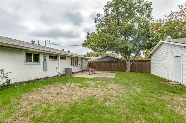 Building Photo - 3517 Woodleigh Dr