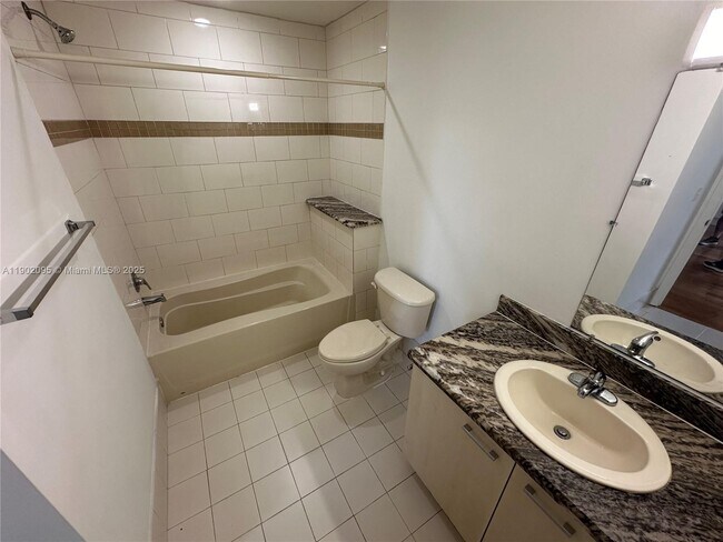 Building Photo - 1350 NW 8th Ct