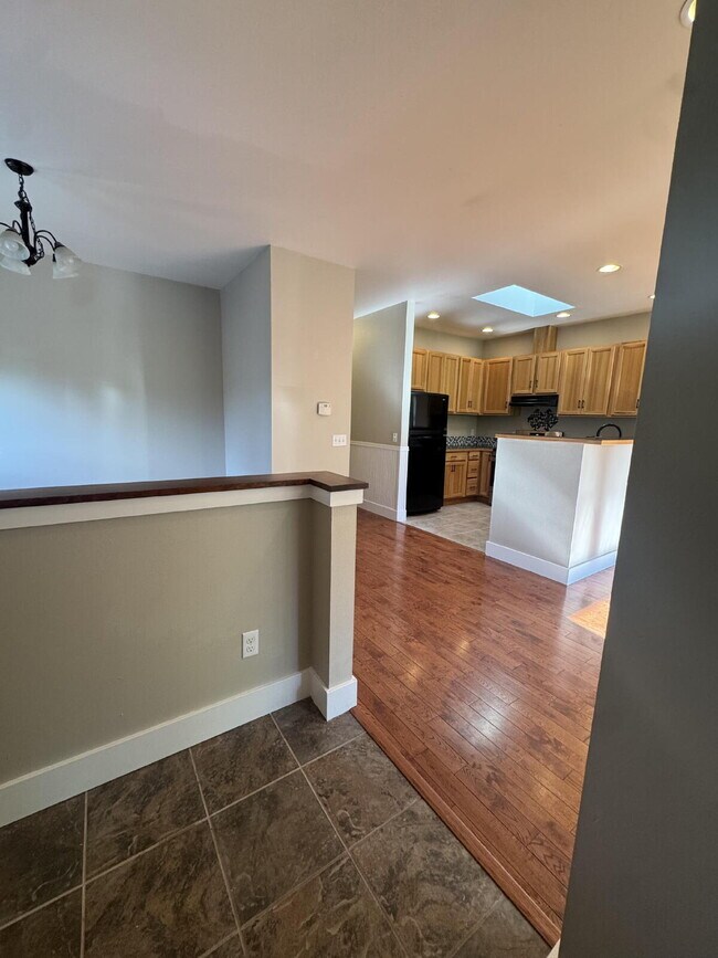 Building Photo - Single-family 3-bedroom home in a desirable neighborhood in town!