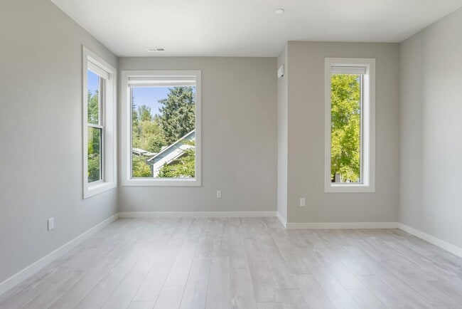 Building Photo - 4 bed, 4 bath Multi-Level Home in Pringle ...