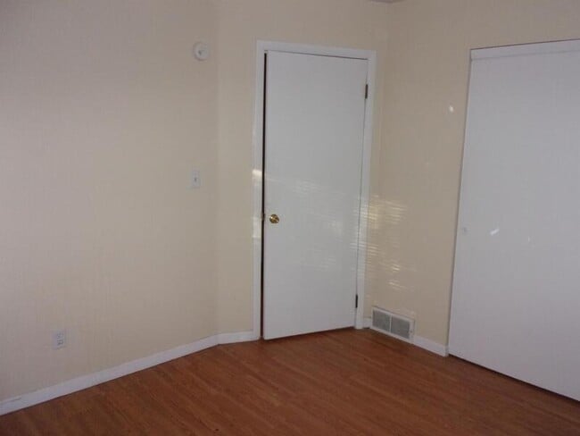 Building Photo - 471 Brentwood Dr