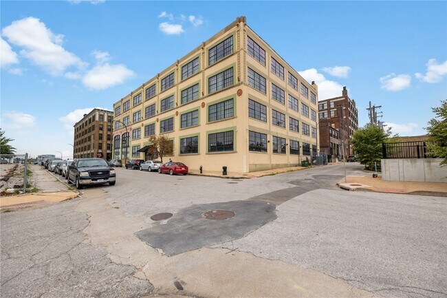 Building Photo - 2201 Locust St